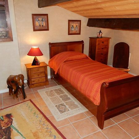 Le Chateau Des Estubiers Bed & Breakfast Sérignan-du-Comtat Екстериор снимка