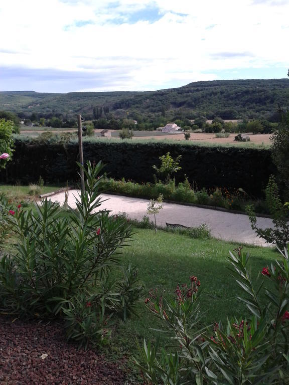 Le Chateau Des Estubiers Bed & Breakfast Sérignan-du-Comtat Екстериор снимка