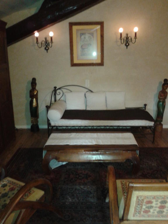 Le Chateau Des Estubiers Bed & Breakfast Sérignan-du-Comtat Стая снимка