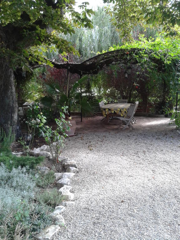 Le Chateau Des Estubiers Bed & Breakfast Sérignan-du-Comtat Стая снимка